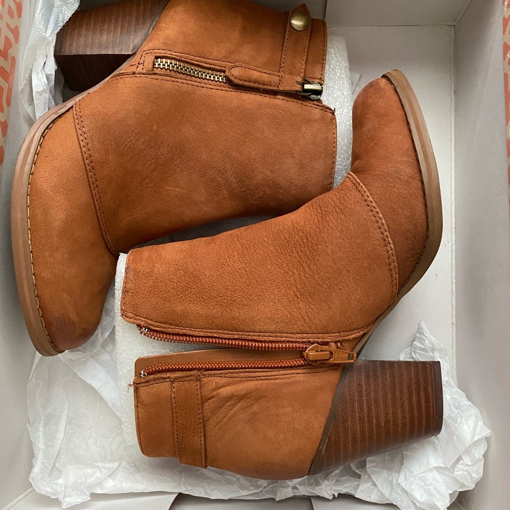 Gianni Bini Giddee-Up in Hampton Tan